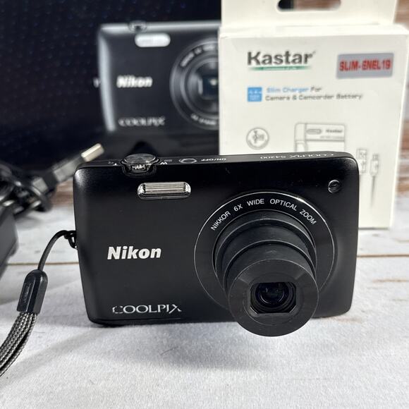 Nikon Coolpix S4200 16MP Touch Screen Digital Camera Bundle Black Tested - Picture 2 of 9